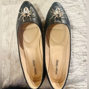 Size 10 women’s unique vintage flats with jewel spider